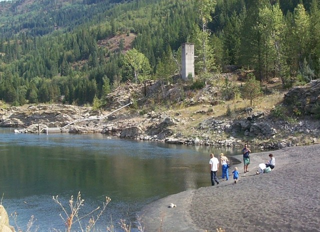 Cleanup of Teck waste begins at Black Sand Beach: access closed during construction