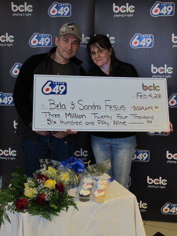 Names and photo released of Castlegar couple now millionaires after lotto win