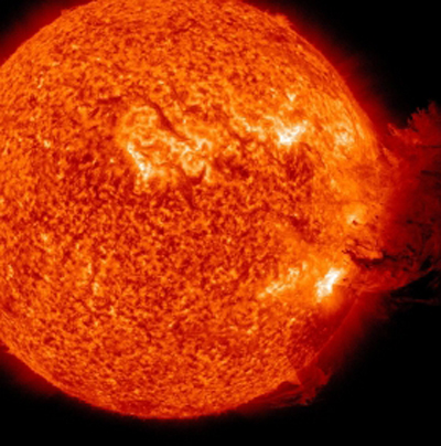 Solar flare to deliver 'glacing blow' to Earth's magnetic field