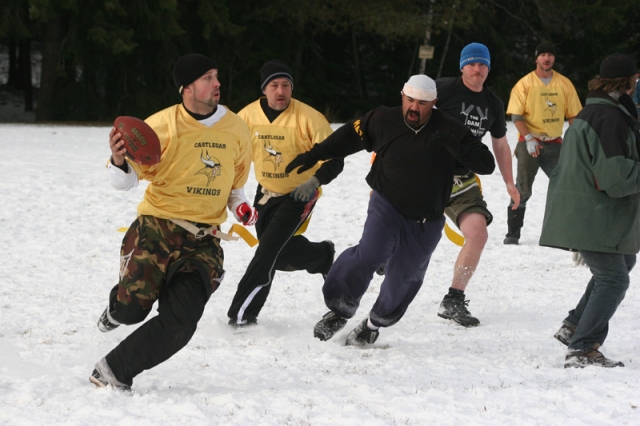 Mates back in winner's circle, snap four-year Vikings title run with 19-12 victory in WKMFFL Final