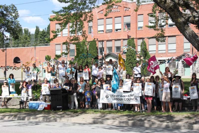 Kootenay CUPE Local 748 members treated to honks of support at information picket line