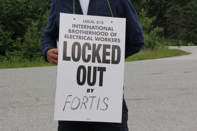 IBEW-locked-out workers look for public support at rally in Trail