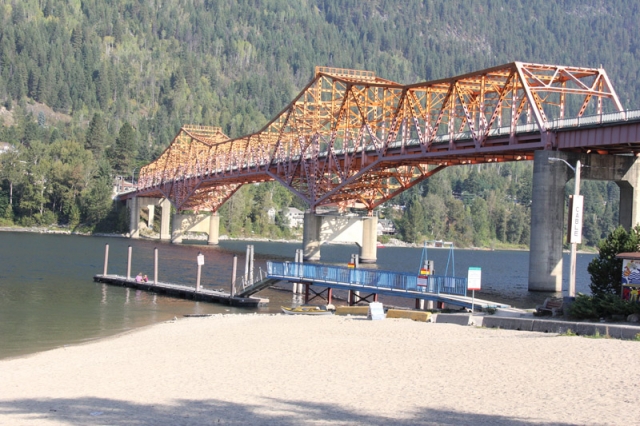 Nelson Police deal with another suspected jumper at Big Orange Bridge