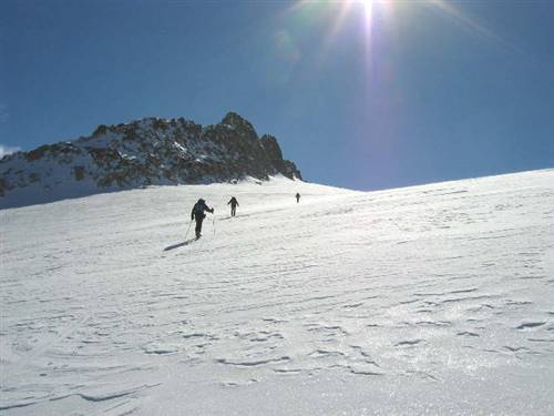 Canadian Avalanche Centre issues warning to back country enthusiasts