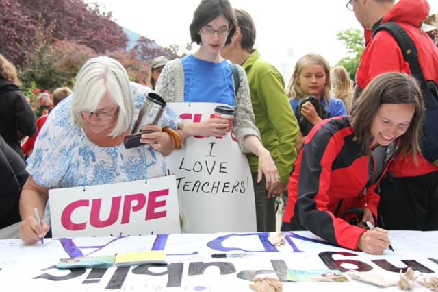 CUPE 748 members feeling the pinch, but still support teachers in fight for new contract