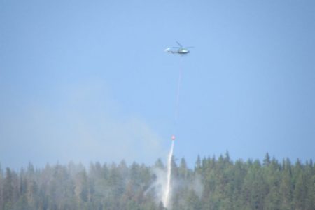 UPDATED: Crews continue to battle Slocan Park wildfire; evacuation alert remains