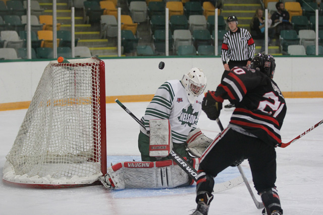 Chiefs spoil opening night for Nelson Leafs