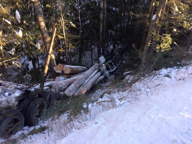 Accident closes Highway 6 north of Crescent Valley