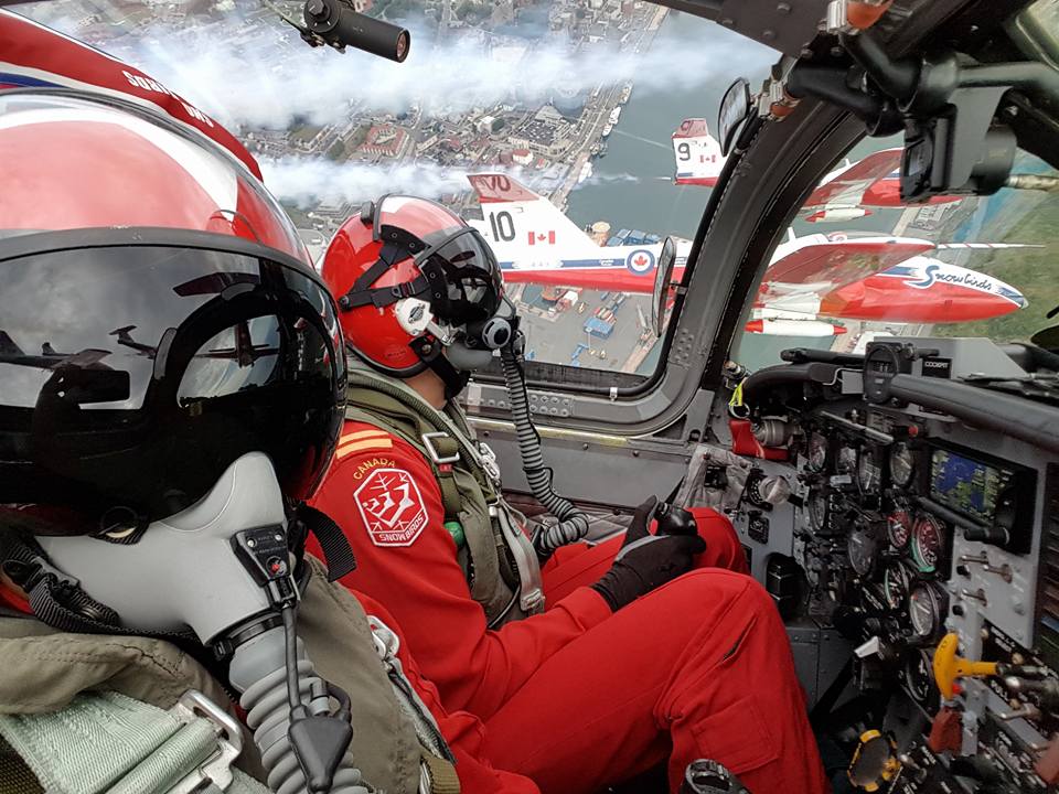 Canadian Forces Snowbirds Come to Revelstoke   